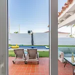 Bright With A Private Swimming Pool, Air Conditioning, Garden And Parking *