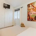 Bright With A Private Swimming Pool, Air Conditioning, Garden And Parking *