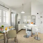 Bright With A Private Swimming Pool, Air Conditioning, Garden And Parking Casa vacanze