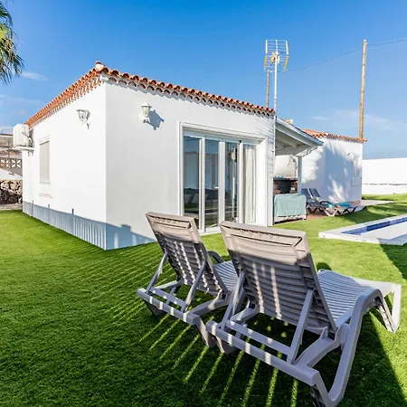 Bright With A Private Swimming Pool, Air Conditioning, Garden And Parking *