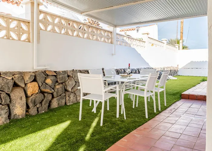 Near The Ocean With Private Pool And Garage בית נופש