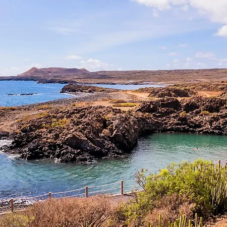Дом отдыха Near The Ocean With Private Pool And Garage
