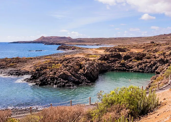 Дом отдыха Near The Ocean With Private Pool And Garage