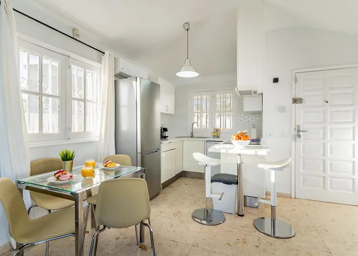 Near The Ocean With Private Pool And Garage Дом отдыха