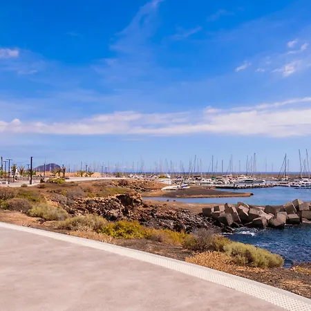 Bright With A Private Swimming Pool, Air Conditioning, Garden And Parking