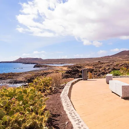 Bright With A Private Swimming Pool, Air Conditioning, Garden And Parking Casa de Férias San Miguel de Abona