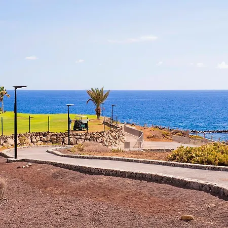 Casa de Férias Bright With A Private Swimming Pool, Air Conditioning, Garden And Parking *