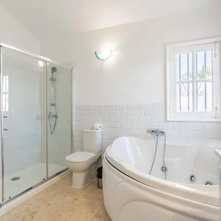 Casa de Férias Bright With A Private Swimming Pool, Air Conditioning, Garden And Parking San Miguel de Abona