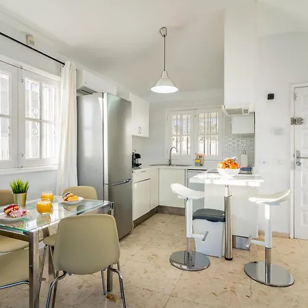 Bright With A Private Swimming Pool, Air Conditioning, Garden And Parking Casa de Férias