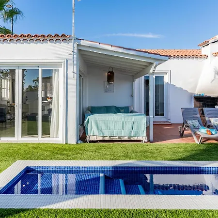 Bright With A Private Swimming Pool, Air Conditioning, Garden And Parking Casa de Férias San Miguel de Abona